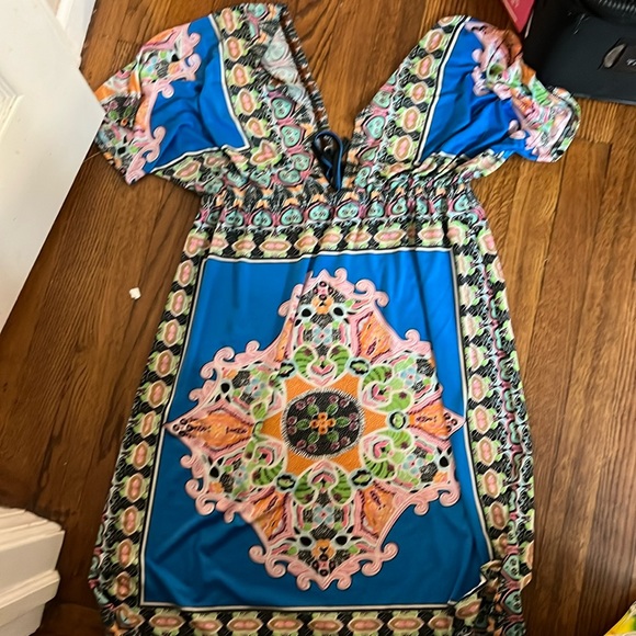 Beach cover up - Picture 3 of 4